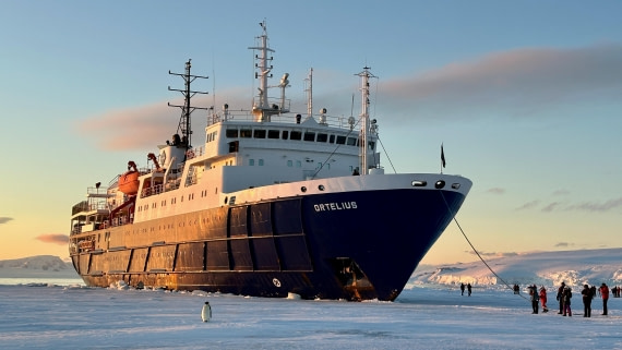 OTL22-25, Day 4, IMG_6559.jpeg © Allan White - Oceanwide Expeditions.jpeg