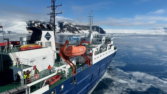 OTL22-25, Day 5, IMG_6632.jpeg © Allan White - Oceanwide Expeditions.jpeg