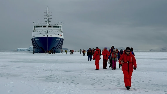 OTL24-25, Day 4, IMG_7542.jpeg © Allan White - Oceanwide Expeditions.jpeg