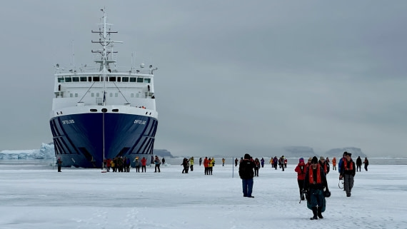 OTL24-25, Day 4, IMG_7545.jpeg © Allan White - Oceanwide Expeditions.jpeg