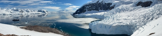 Panoramic views at Neko Harbour