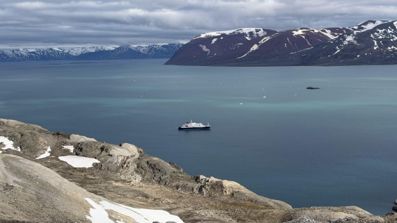 HDS06-26,_Day_4,_Monacobreen,_Texas_Bar.3_©_Unknown_photographer_-_Oceanwide_Expeditions.jpg