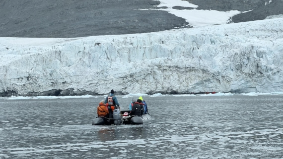 HDS06-26,_Day_9,_IMG_3038_©_Unknown_photographer_-_Oceanwide_Expeditions.jpg