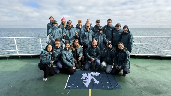 HDS06-26,_Day_10,_Team_Photo_HDS06_©_Unknown_photographer_-_Oceanwide_Expeditions.jpg