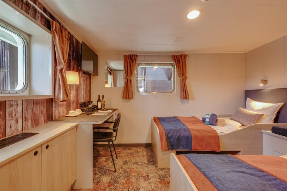 Plancius, Twin Deluxe 401 © Joanke Louws - Oceanwide Expeditions.jpg