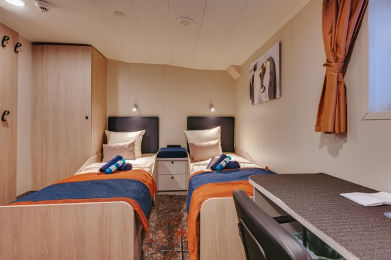 Plancius, Twin Window 413 © Joanke Louws - Oceanwide Expeditions.jpg