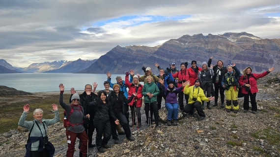 HDS10-26, Day 7, happyhikersmediumgroupphoto2.jpg © Katrin Frosin - Oceanwide Expeditions.jpg