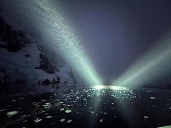 Le Maire Kanal bei Nacht