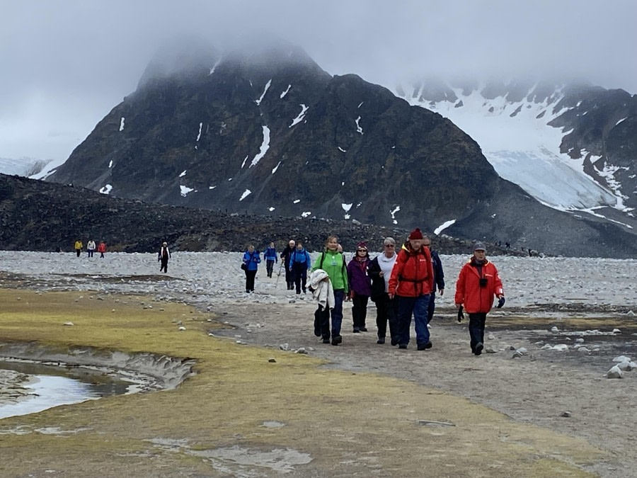 Gravneset/Waggonwaybreen (am) en Smeerenburg (pm)
