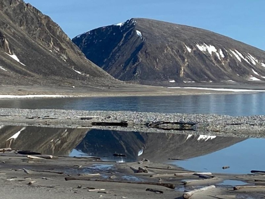 Rossøya &amp; Isflakbukta (Phippsøya)