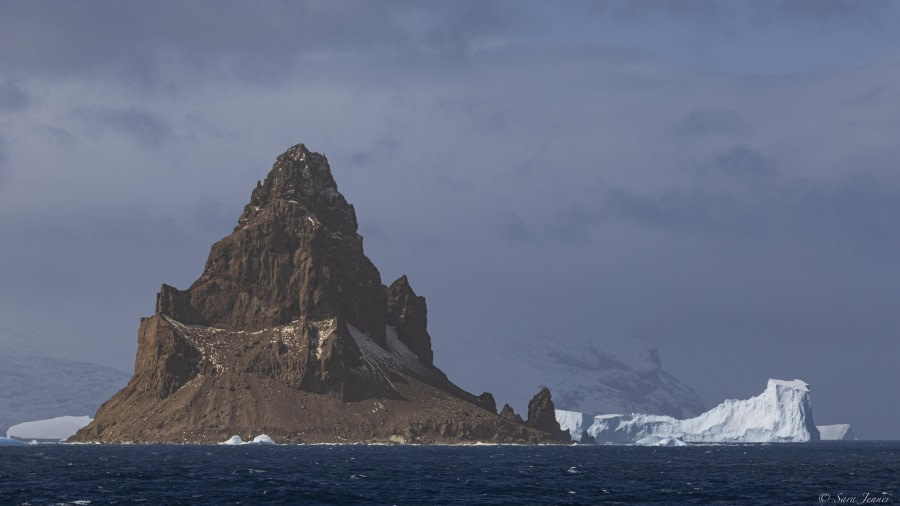 Saunders & Thule islands