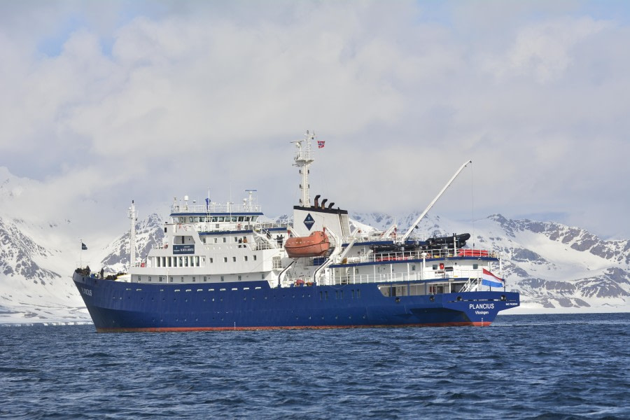 Longyearbyen, Embarkation