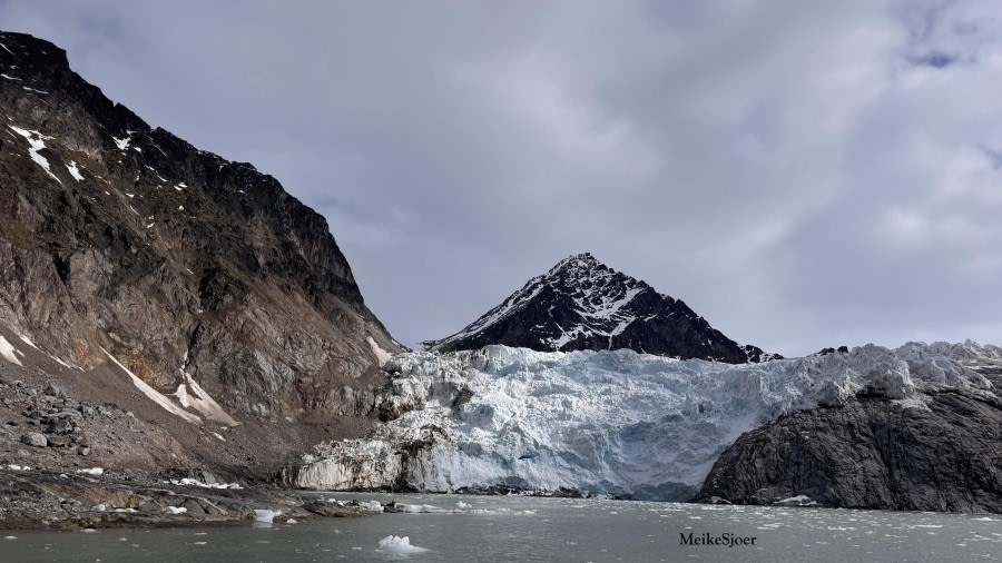 Tinayrebukta & Camp Zoe