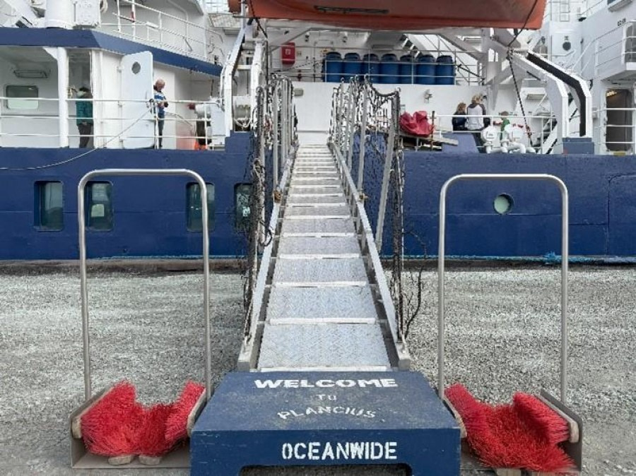 Longyearbyen, Embarkation