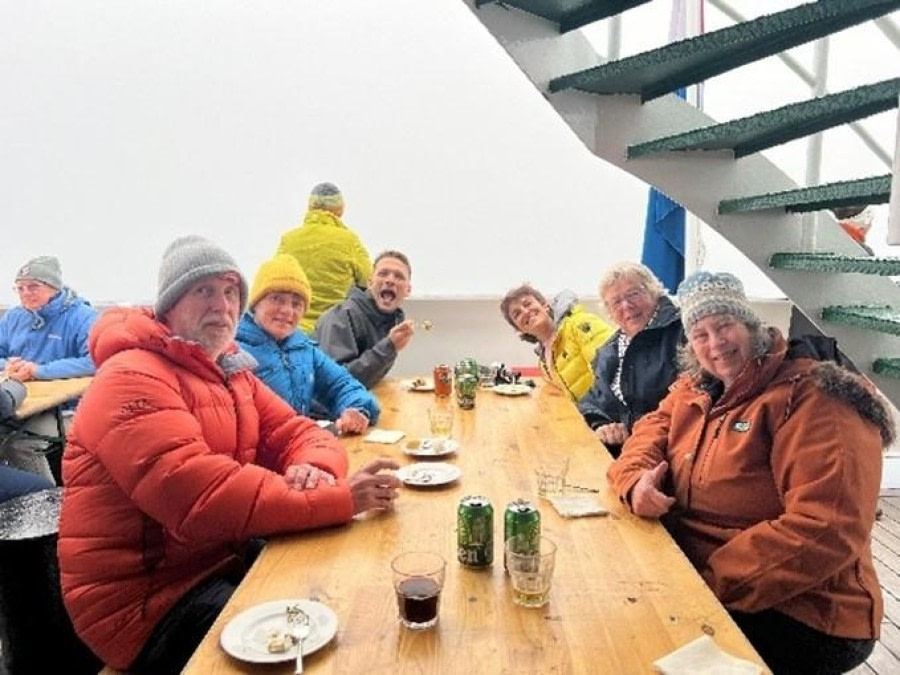 Chermsideøya, Isflabukata and BBQ