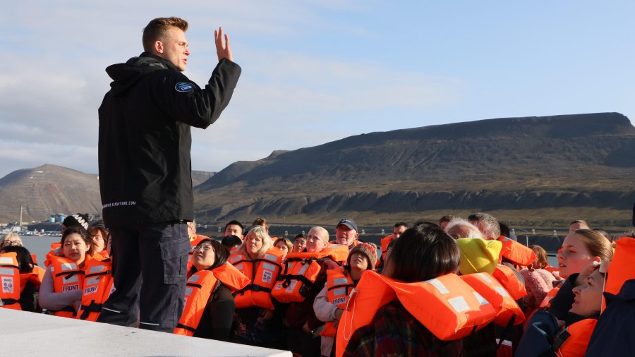 Longyearbyen, Embarkation