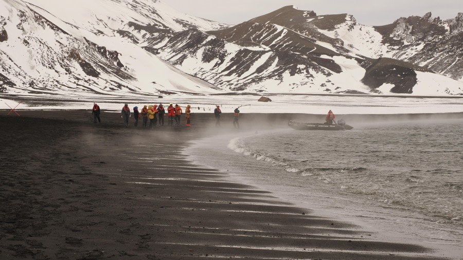 Whalers Bay, Telefon Bay