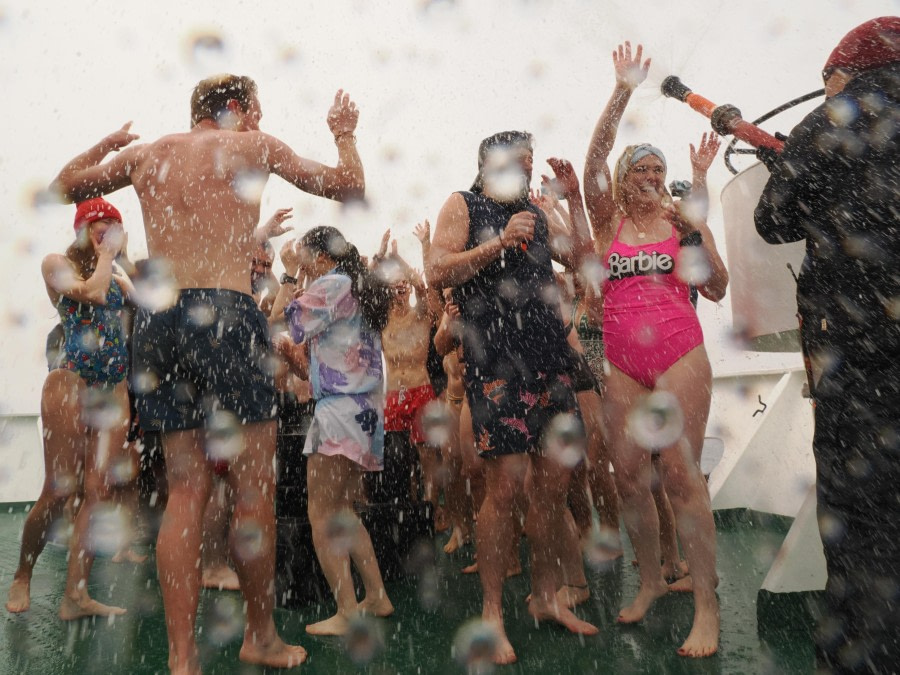 Crossing the Antarctic Circle and Detaille Island