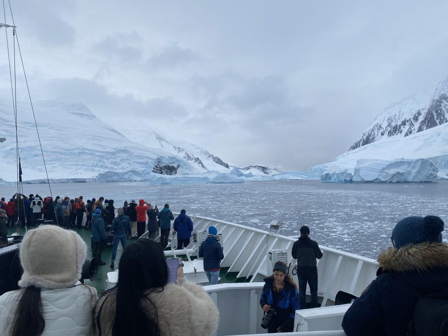 Traveling South, crossing the Antarctic circle