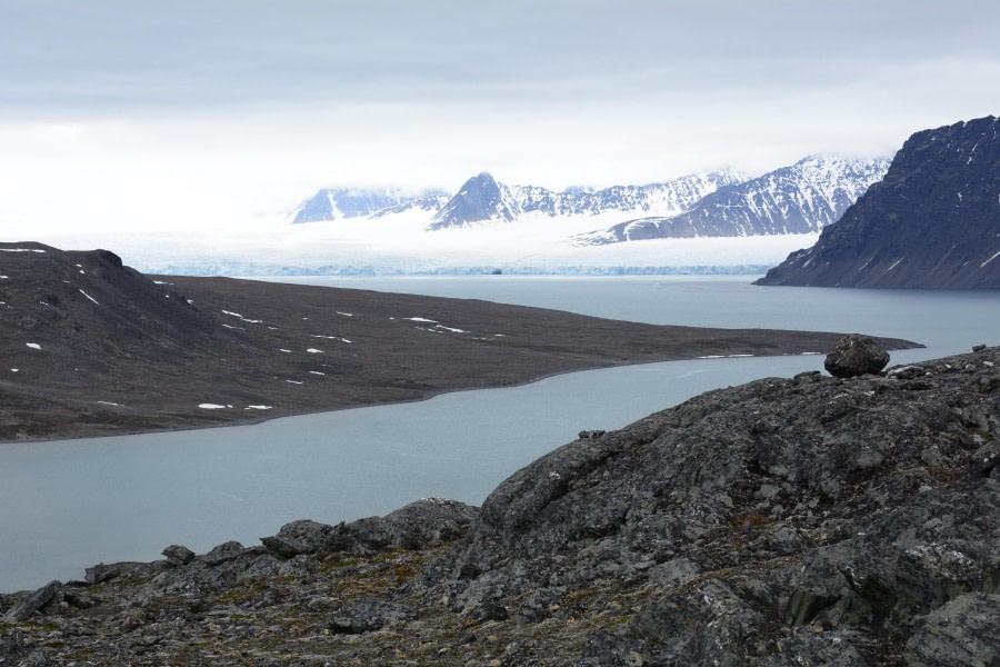 Signehamna and Fjortende Julibukta